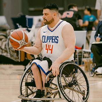 Garafola on the court playing for the L.A. Clippers.