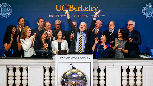 Rich Lyons, Chancellor, joined by Bonnie Hyun, Head of US Capital Markets, rings The Closing Bell®.