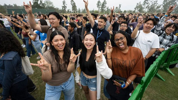 Students show their Anteater spirit during UCI's fall 2024 Welcome Week. 