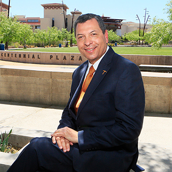 Daniel Dominguez headshot