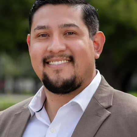 Steve Reyes headshot
