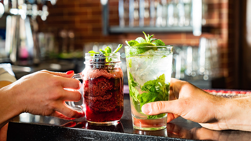 friends drinking mocktail in the bar